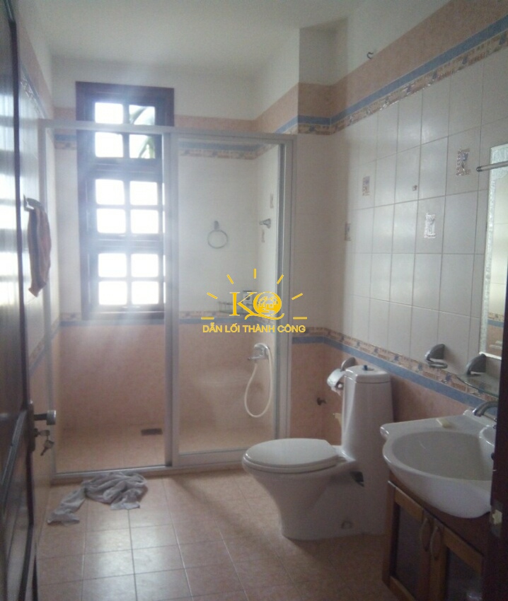 Nhà vệ sinh  Nhà vệ sinh
