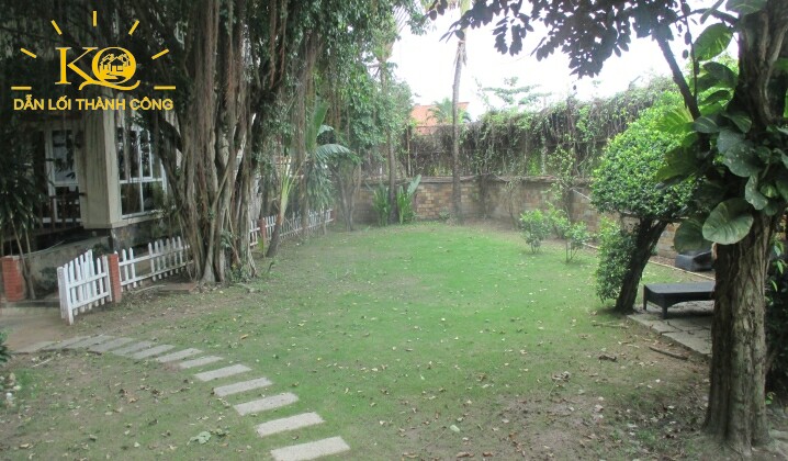 Khuôn viên sân vườn