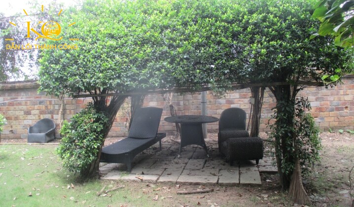 Khuôn viên sân vườn