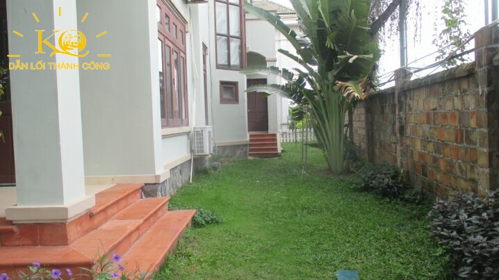 Khuôn viên sân vườn