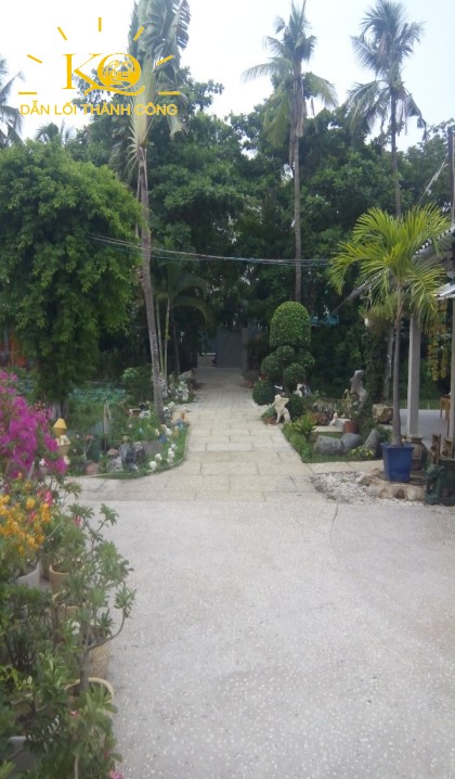 Khuôn viên sân nhà