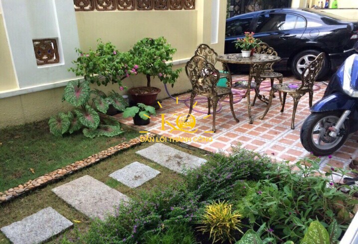 Khoảng sân trước nhà Khoảng sân trước nhà