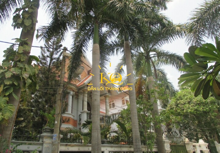 Khuôn viên quanh nhà