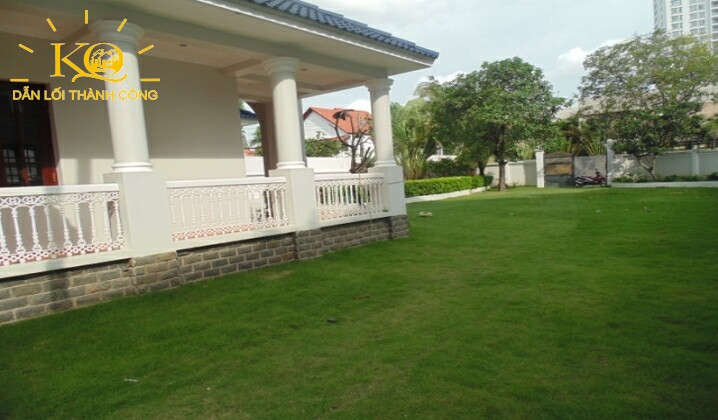 Khuôn viên xung quanh nhà Khuôn viên xung quanh nhà