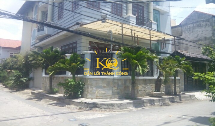 Khuôn viên trước cổng nhà Khuôn viên trước cổng nhà