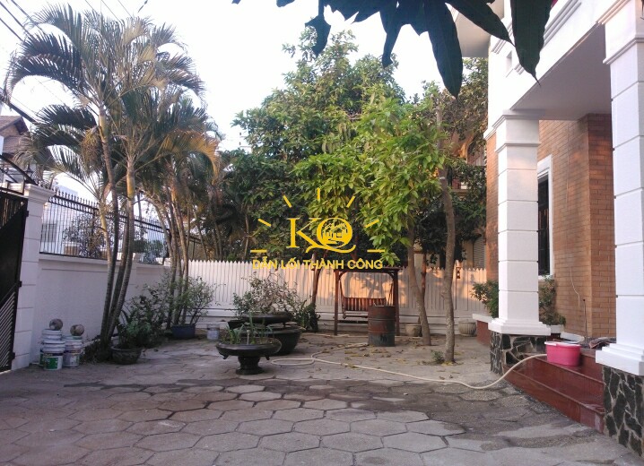 Khuôn viên sân vườn