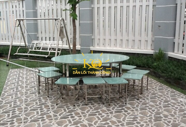 Sân nhà rộng, thoáng mát Sân nhà rộng, thoáng mát