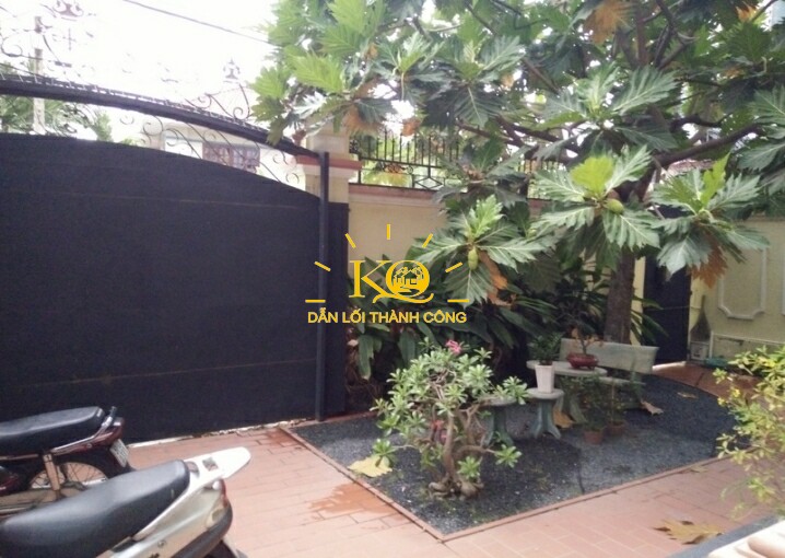 Khoảng sân trước nhà Khoảng sân trước nhà