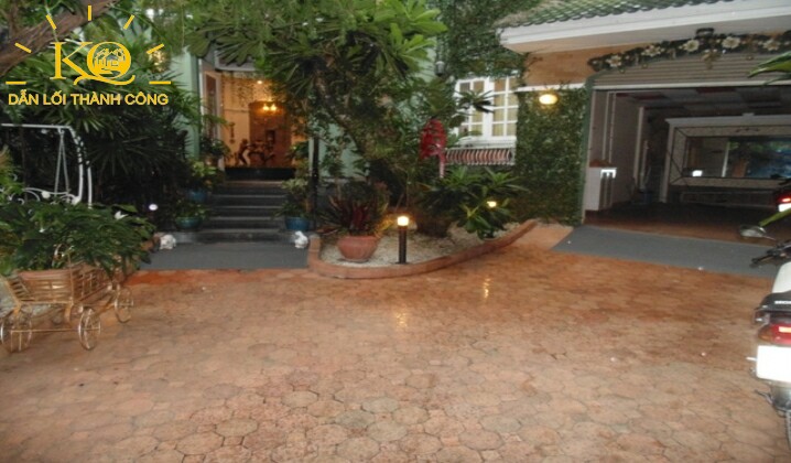 Khuôn viên trước nhà Khuôn viên trước nhà