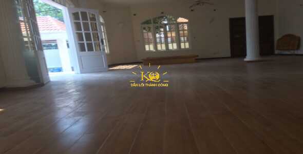 Diện tích trống bên trong nhà Diện tích trống bên trong