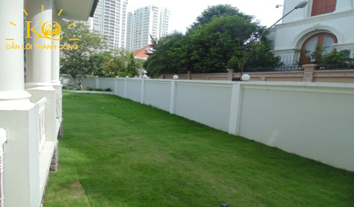 Khuôn viên xung quanh nhà Khuôn viên xung quanh nhà