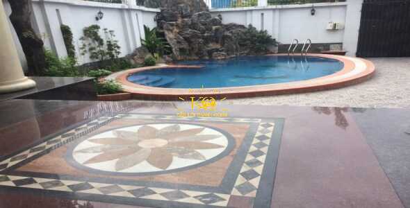 Sân trước nhà rộng rãi Sân trước nhà rộng rãi