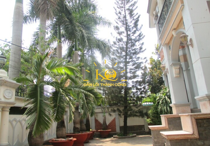 Khuôn viên sân vườn