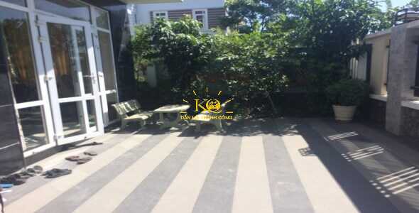 Khoảng sân trước nhà Khoảng sân trước nhà