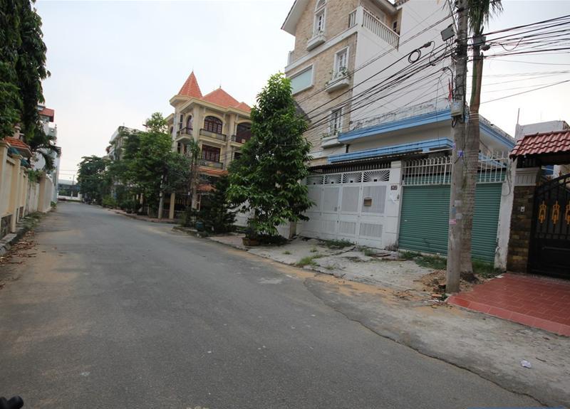 Đường vào nhà rộng, thoáng Villa quận 2 đường Trần Não