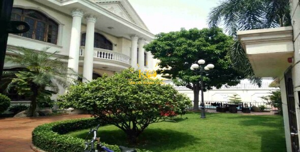 Khuôn viên xung quanh nhà  Khuôn viên xung quanh nhà