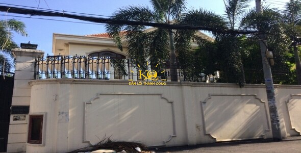 Khu vực trước cổng nhà  Khu vực trước cổng nhà