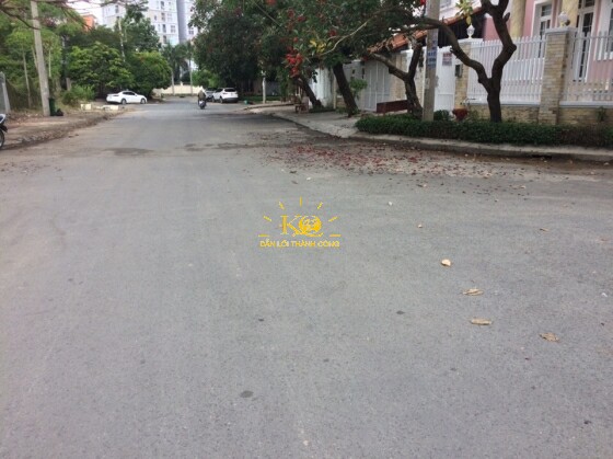 Con đường trước nhà Con đường trước nhà