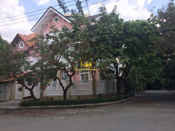 Con đường trước nhà Con đường trước nhà