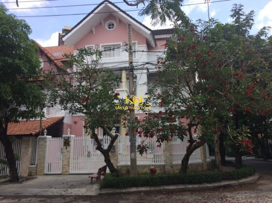 Thiết kế bên ngoài của căn nhà Thiết kế bên ngoài của căn nhà