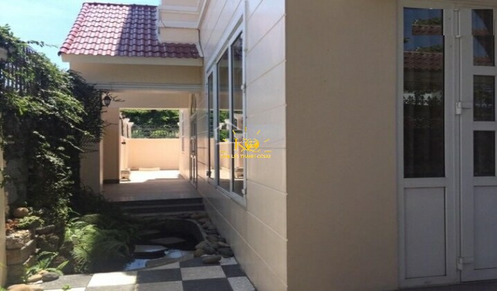 Khu vực bên hiên nhà Khu vực bên hiên nhà