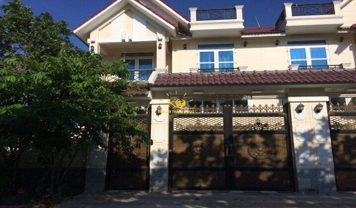 Cổng trước nhà Cổng trước nhà