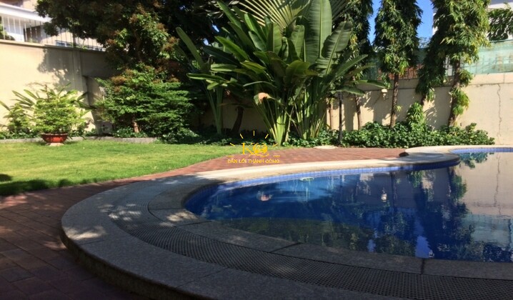 Sân vườn kết hợp với hồ bơi Sân vườn kết hợp với hồ bơi