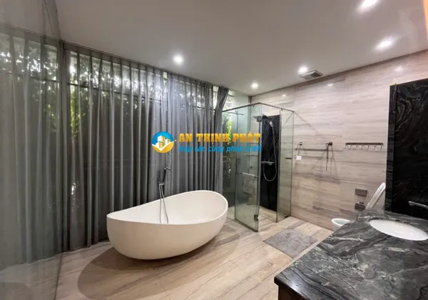 Cho Thuê Biệt Thự Compound Thảo Điền - Hồ Bơi, Sân Vườn 1000m, Thang Máy, Thiết Kế Hiện Đại