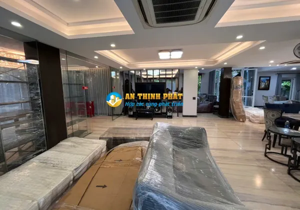 Cho Thuê Biệt Thự Compound Thảo Điền - Hồ Bơi, Sân Vườn 1000m, Thang Máy, Thiết Kế Hiện Đại