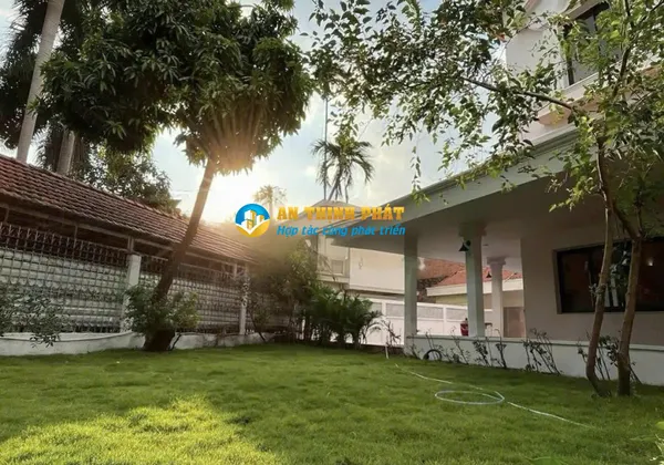 Cho thuê biệt thự compound Thảo Điền - Hồ Bơi, Sân Vườn Đẹp, An Ninh Cao