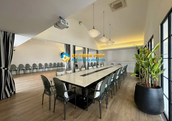 Cho Thuê Biệt Thự Mặt Bằng 49 Xuân Thủy - Vị Trí Đẹp, thích hợp kinh doanh nhà hàng và F&B