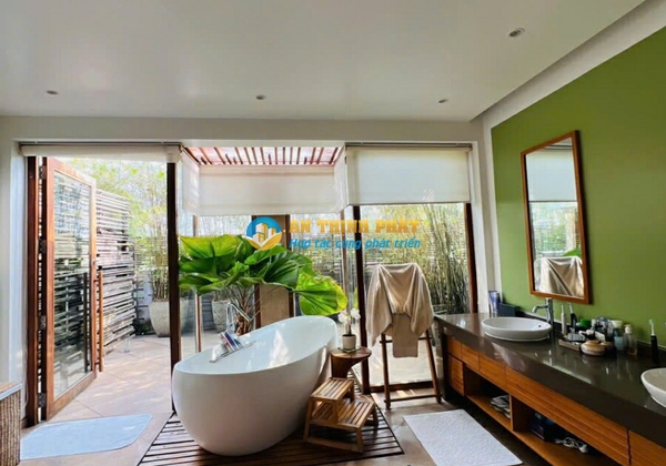 Cho Thuê Biệt Thự Riviera Cove 546m2 - Góc 3 Mặt Tiền, Siêu Thoáng