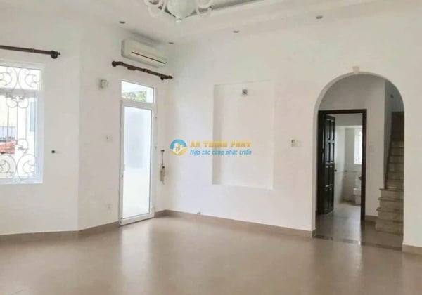 Cho Thuê Biệt Thự Sân Vườn Hồ Bơi 204 Nguyễn Văn Hưởng Thảo Điền 4PN