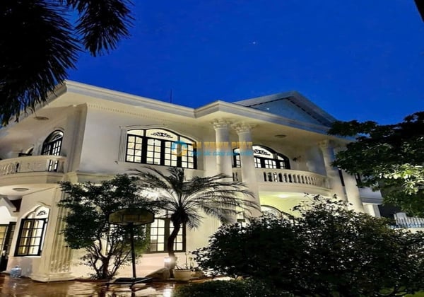 Cho Thuê Biệt Thự Thảo Điền 558m2 Hồ Bơi Sân Vườn Kinh Doanh Cafe Bar