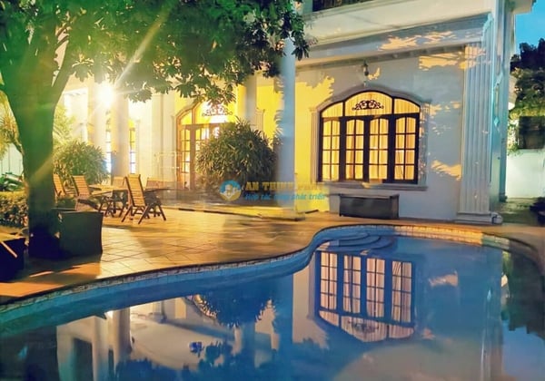 Cho Thuê Biệt Thự Thảo Điền 558m2 Hồ Bơi Sân Vườn Kinh Doanh Cafe Bar