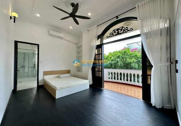 Cho Thuê Biệt Thự Thảo Điền 558m2 Hồ Bơi Sân Vườn Kinh Doanh Cafe Bar