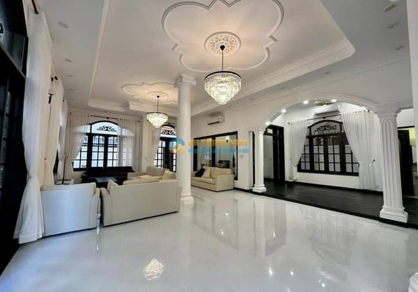 Cho Thuê Biệt Thự Thảo Điền 558m2 Hồ Bơi Sân Vườn Kinh Doanh Cafe Bar