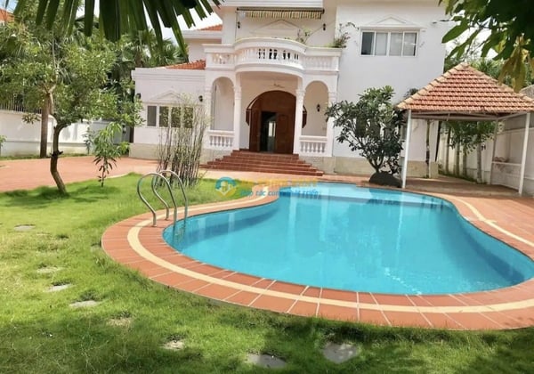Cho thuê Villa compound Thảo Điền Sân vườn 1052m gần Horizon