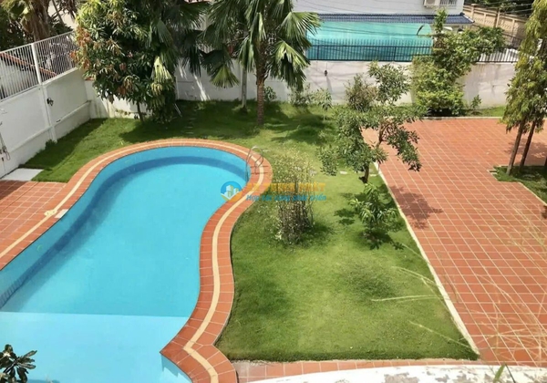 Cho thuê Villa compound Thảo Điền Sân vườn 1052m gần Horizon