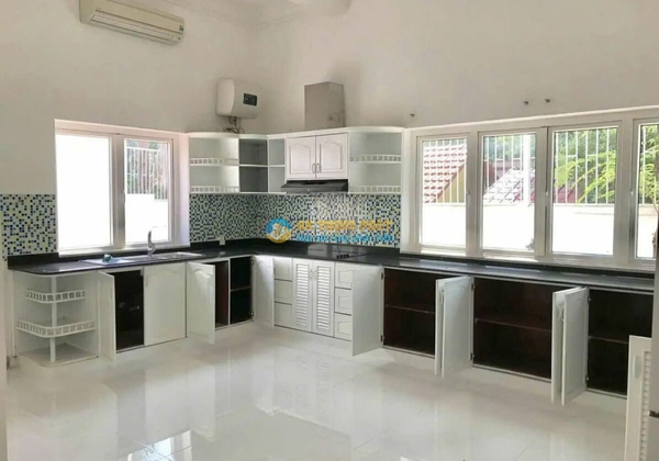 Cho thuê Villa compound Thảo Điền Sân vườn 1052m gần Horizon