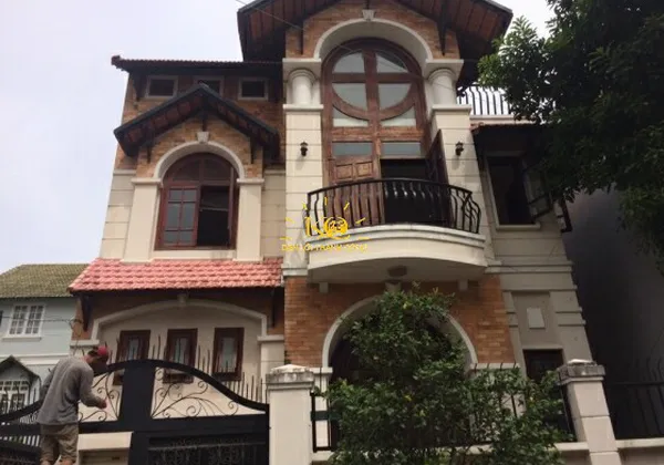 BIỆT THỰ CHO THUÊ QUẬN 2, DIỆN TÍCH 10 X 15M, PHÒNG RỘNG, GARA ĐỂ XE, GẦN TRƯỜNG QUỐC TẾ.