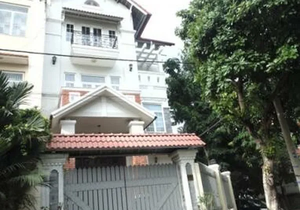 BIỆT THỰ CHO THUÊ QUẬN 2 ĐƯỜNG NGUYỄN VĂN HƯỞNG DT 160M2, 5 PHÒNG NGỦ