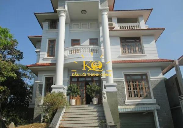 BIỆT THỰ CHO THUÊ QUẬN 2 PHƯỜNG THẢO ĐIỀN, DT 39x20M, 1 HẦM + 1 TRỆT + 2 LẦU + ÁP MÁI, HỒ BƠI, SÂN VƯỜN.