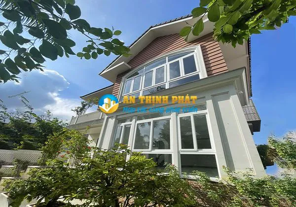 CHO THUÊ BIỆT THỰ 146 NGUYỄN VĂN HƯỞNG SÂN VƯỜN RỘNG CÓ ÍT NỘI THẤT