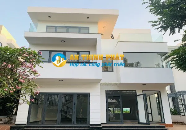 CHO THUÊ BIỆT THỰ ĐƠN LẬP LUCASTA QUẬN 9 VIEW HỒ BƠI ĐẸP