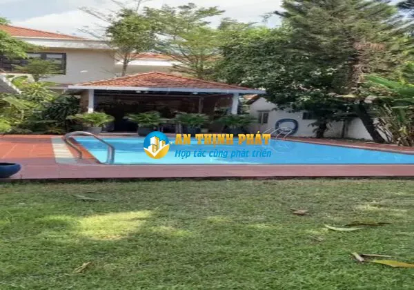 CHO THUÊ BIỆT THỰ ĐƯỜNG THẢO ĐIÊN HỒ BƠI SÂN VƯỜN LỚN GẦN NGÂN HÀNG