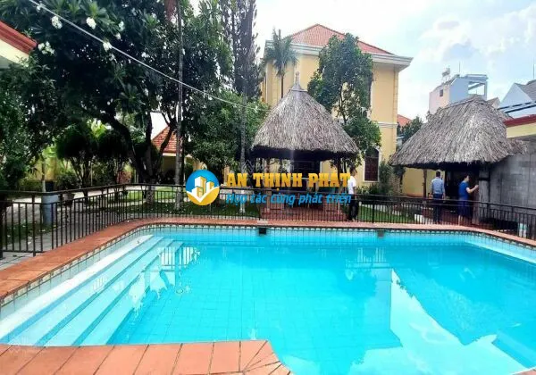CHO THUÊ BIỆT THỰ PHƯỜNG THẢO ĐIỀN 1000M ĐẤT HỒ BƠI SÂN VƯỜN RỘNG