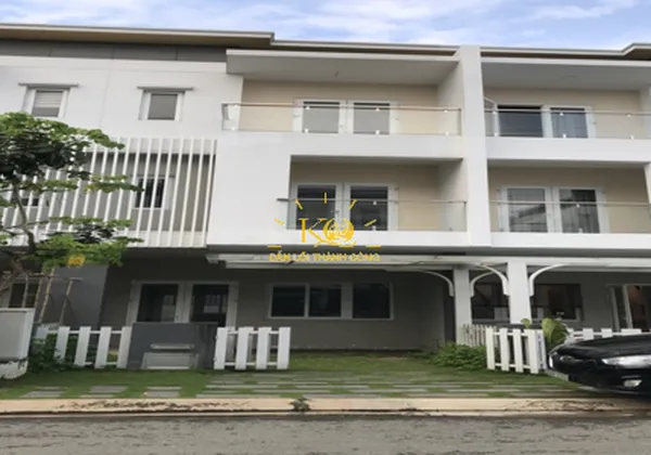 CHO THUÊ BIỆT THỰ QUẬN 9, DT 6X18M, GARA ÔTÔ, NỘI THẤT MỚI ĐẸP