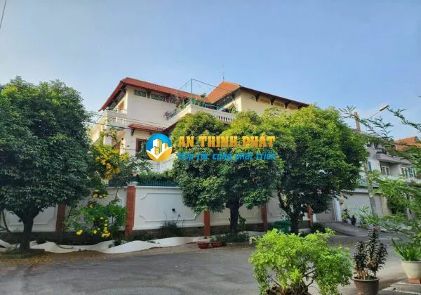 CHO THUÊ BIỆT THỰ THẢO ĐIỀN 204B NGUYỄN VĂN HƯỞNG FULL NỘI THẤT