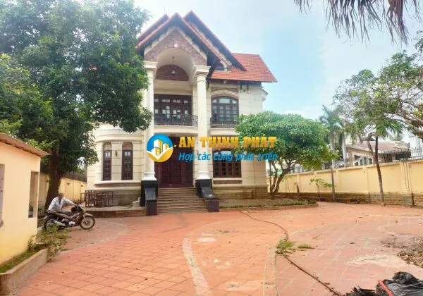 CHO THUÊ BIỆT THỰ THẢO ĐIỀN MẶT TIỀN ĐƯỜNG NGUYỄN Ư DĨ DIỆN TÍCH LỚN